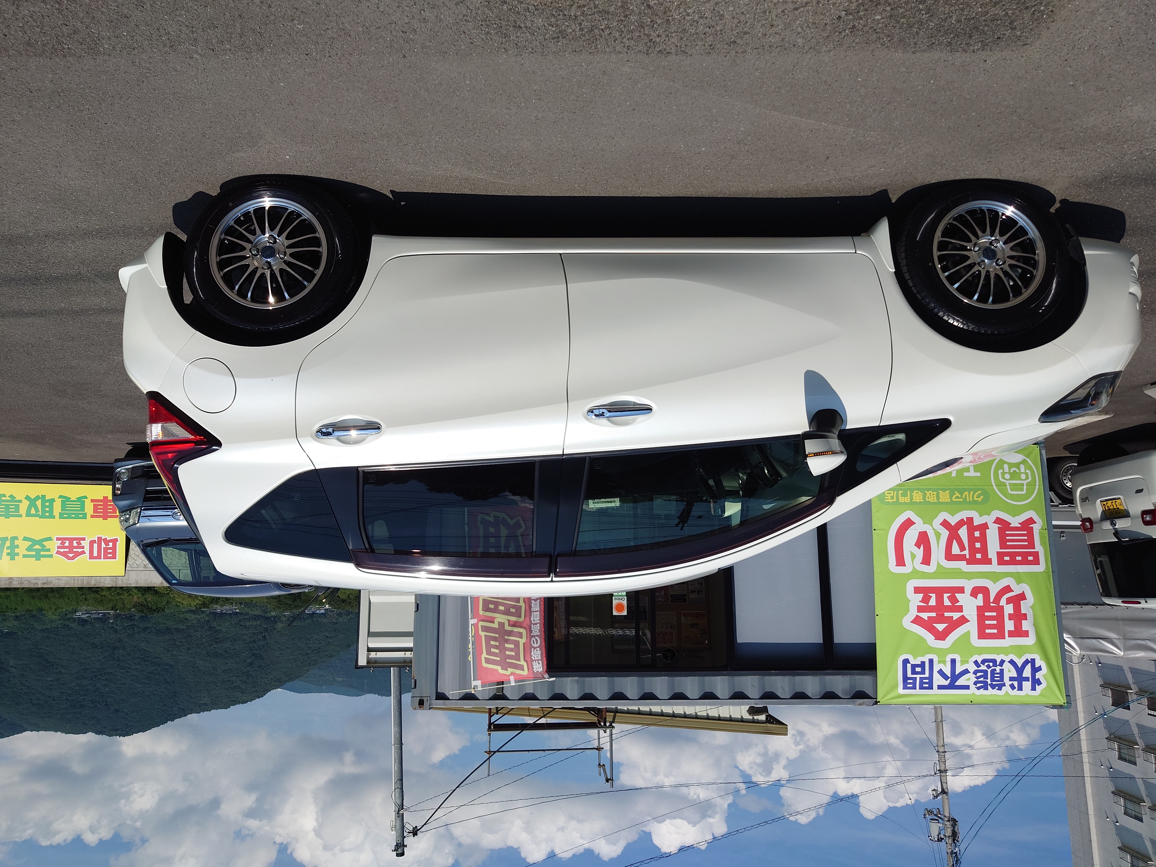 徳島県三好郡エムネットが車買取した日産ノートE12型。助手席側のサイドビュー。